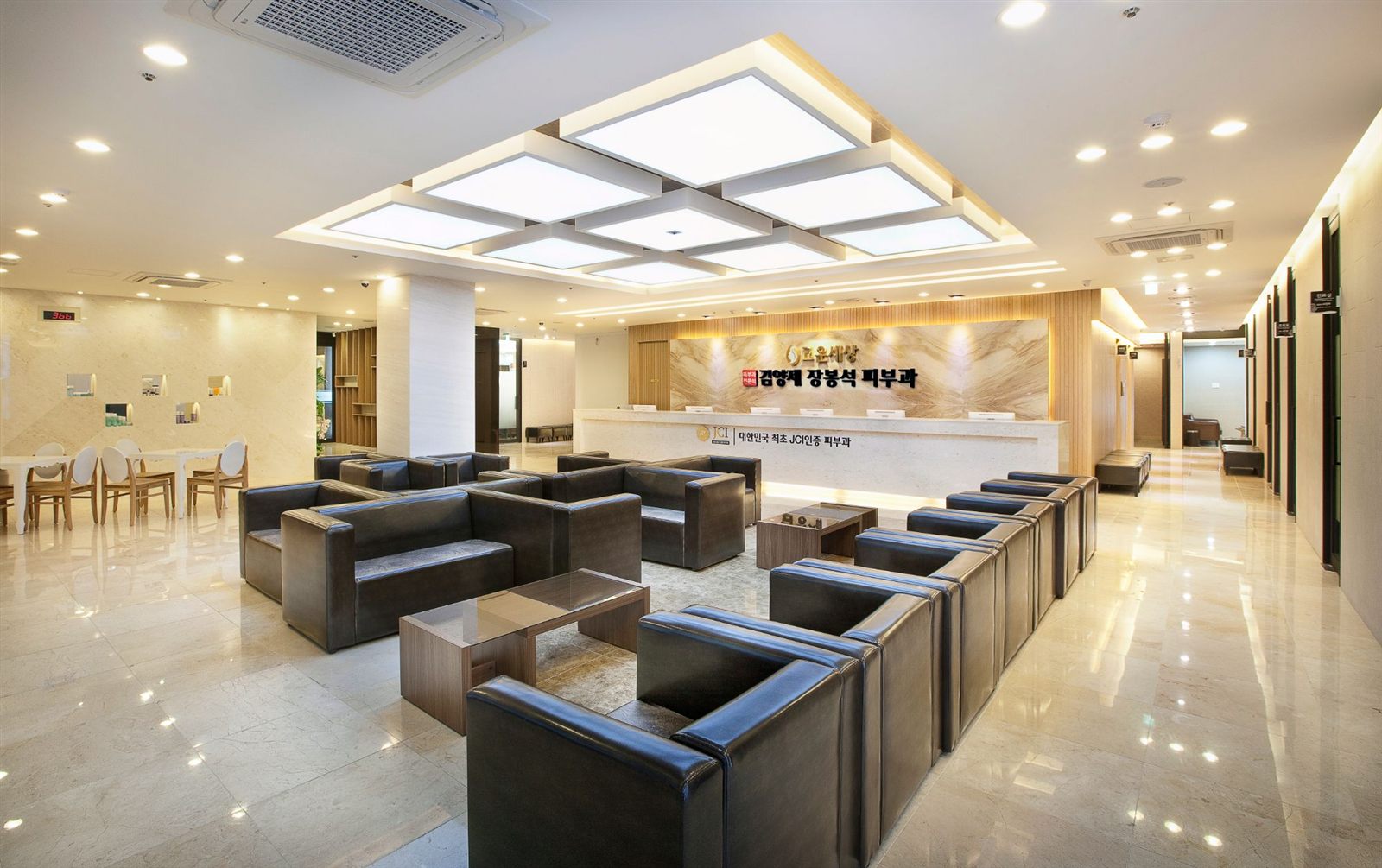 Reception and waiting lounge at Gowoonsesang Dermatology, Busan