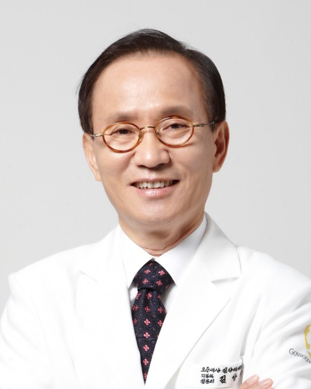 Dr. Kim Yang-che, dermatologist and co-director